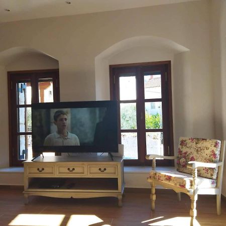 Villa Tsolakis Luxury House à Leonídion Extérieur photo
