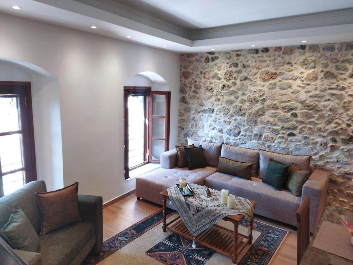 Villa Tsolakis Luxury House à Leonídion Extérieur photo